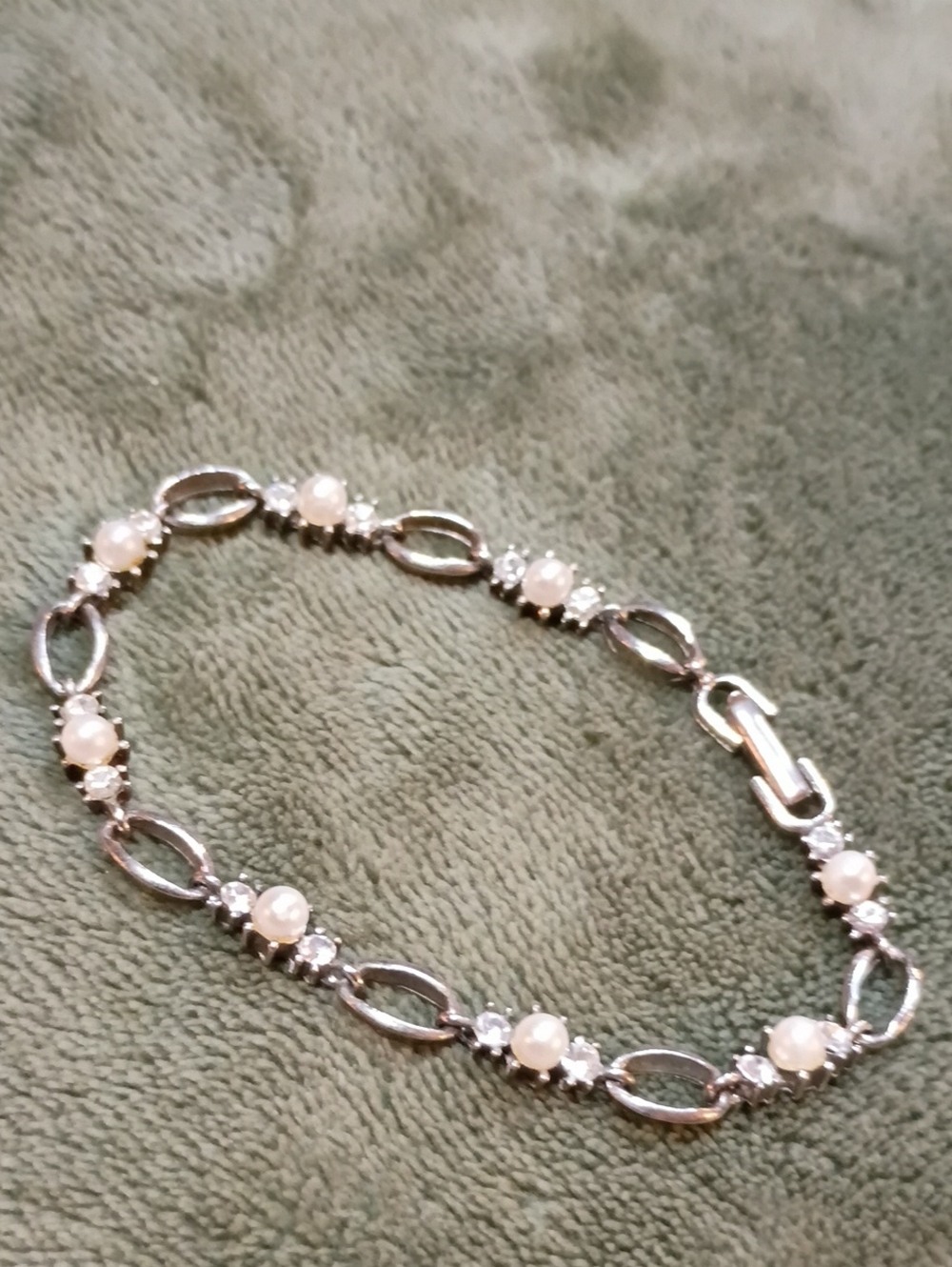 Vintage Silver Tone Faux Pearls And Rhinestone Link Bracelet